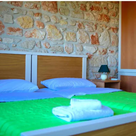 Fruit Garden فيلة كريوبيجي